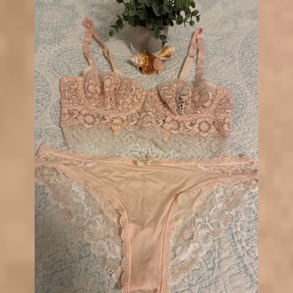 Luxe Lingerie- VS